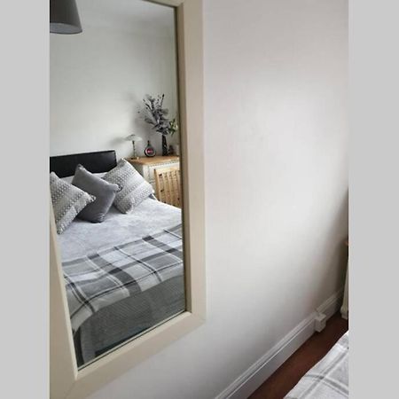 A Home Away From Home With A Big Welcome Erith Экстерьер фото