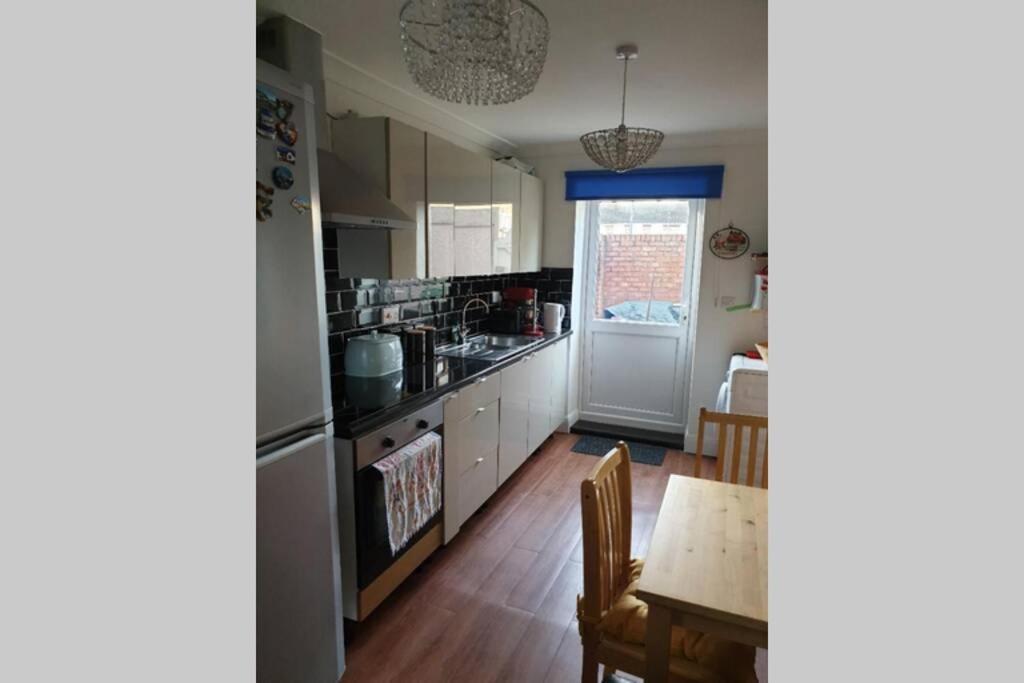 A Home Away From Home With A Big Welcome Erith Экстерьер фото