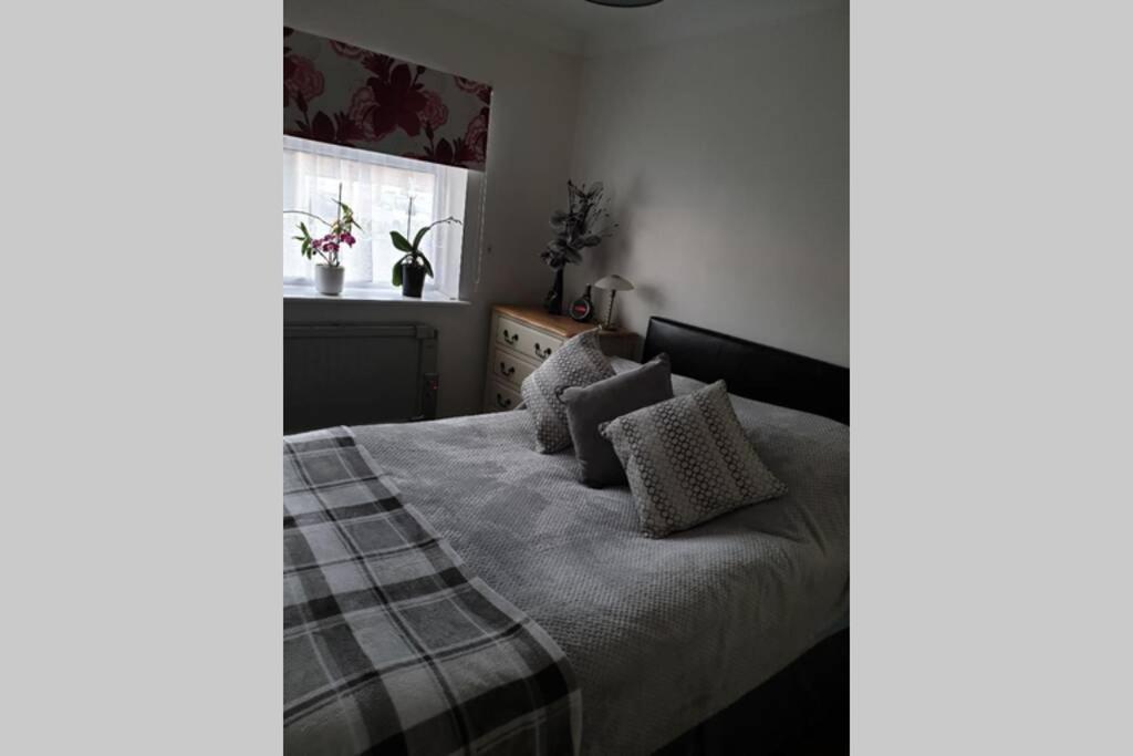 A Home Away From Home With A Big Welcome Erith Экстерьер фото